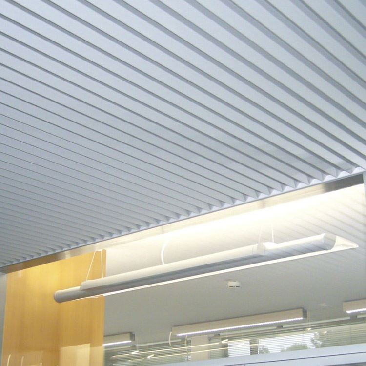 एल्युमिनियम प्लेट फैशन ट्रेंड का अनुसरण करती है